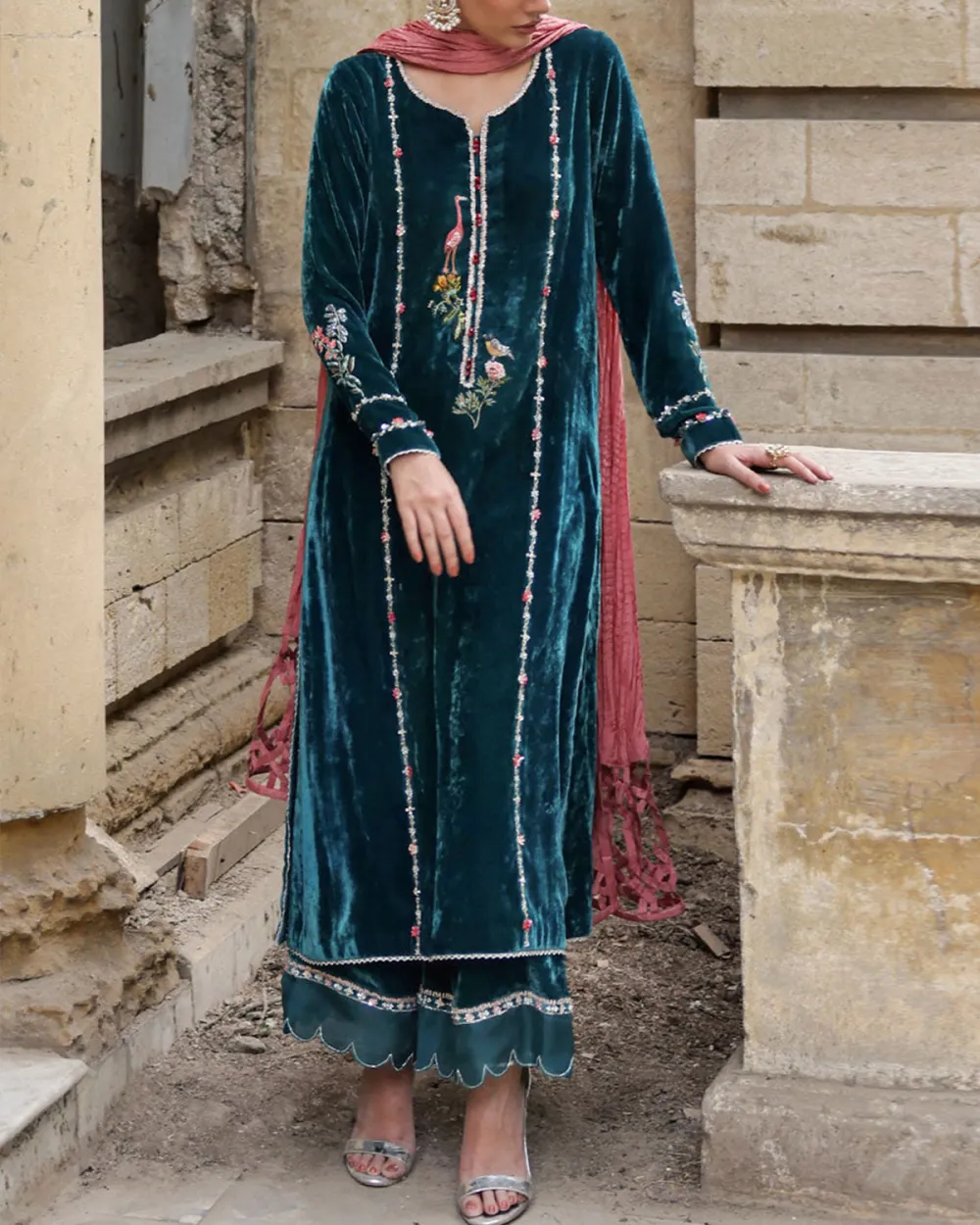 Vintage embroidered velvet kaftan