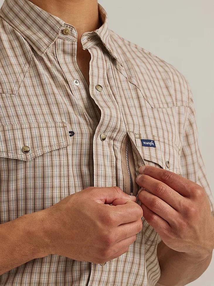 MEN'S WRANGLER PERFORMANCE SNAP SHORT SLEEVE PLAID SHIRT IN BROWN RUST