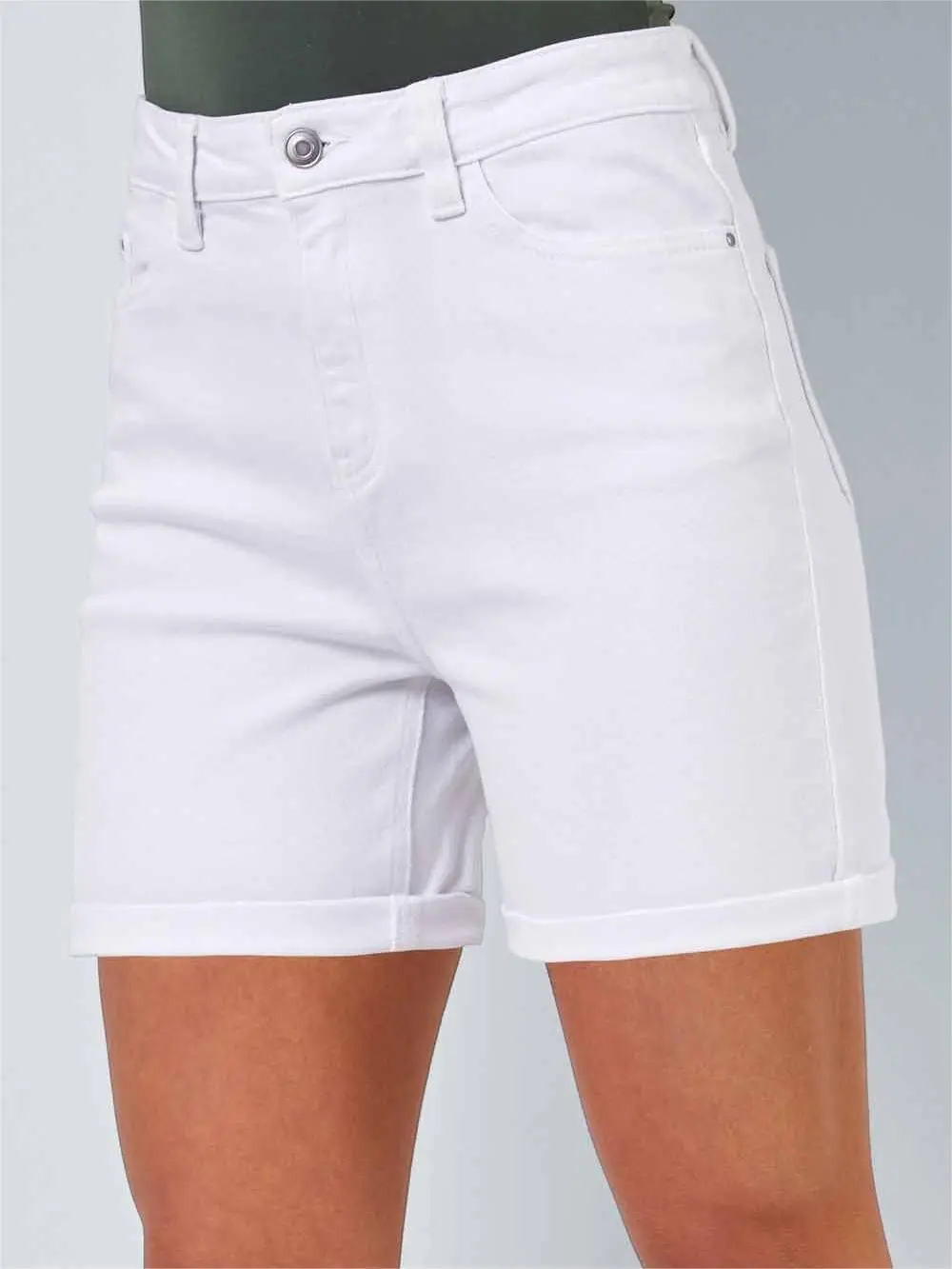 All-match white shorts