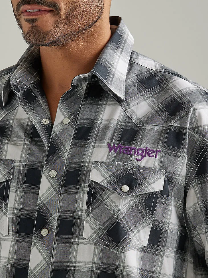 MEN'S WRANGLER® LOGO LONG SLEEVE WESTERN SNAP PLAID SHIRT IN SUNNY BLUE