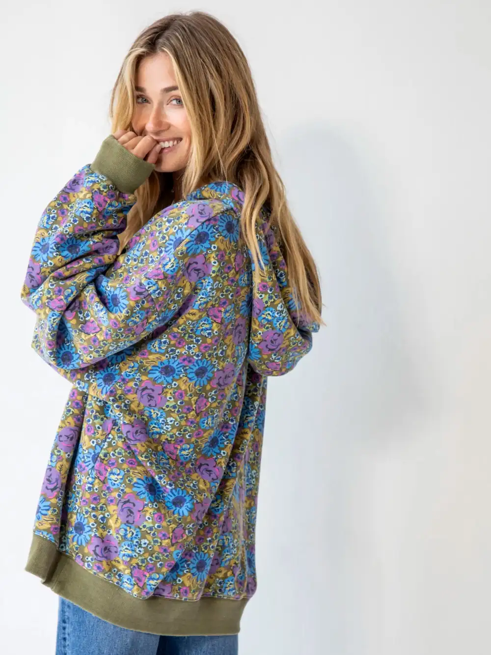 Oversized Printed Sweatshirt - Blue Rose Purple Daisy