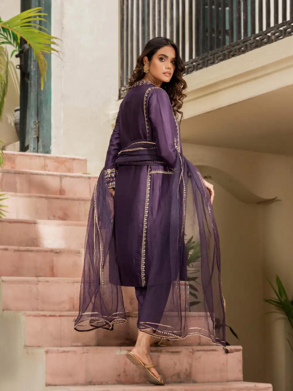 AATH KALI KURTA W/ SKINNY SHALWAR & DUPATTA