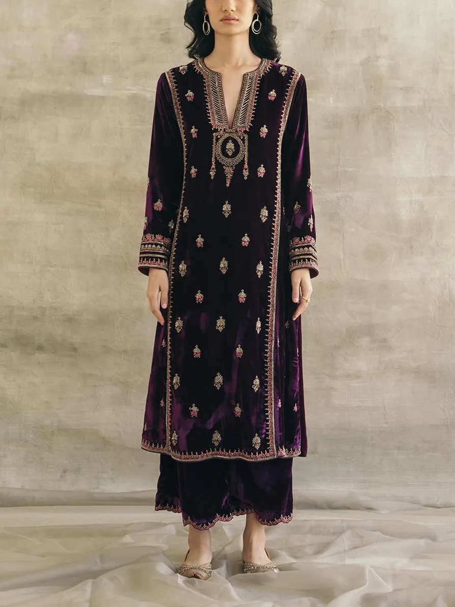 Elegant embroidered kaftan