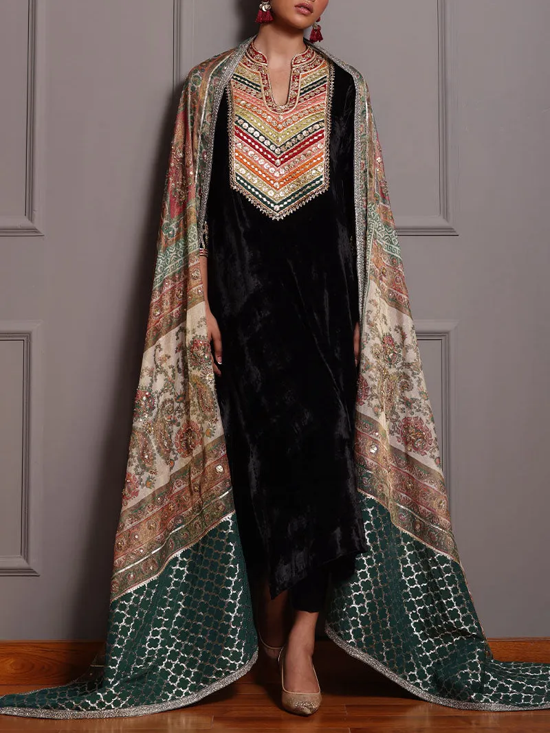 Elegant embroidered kaftan