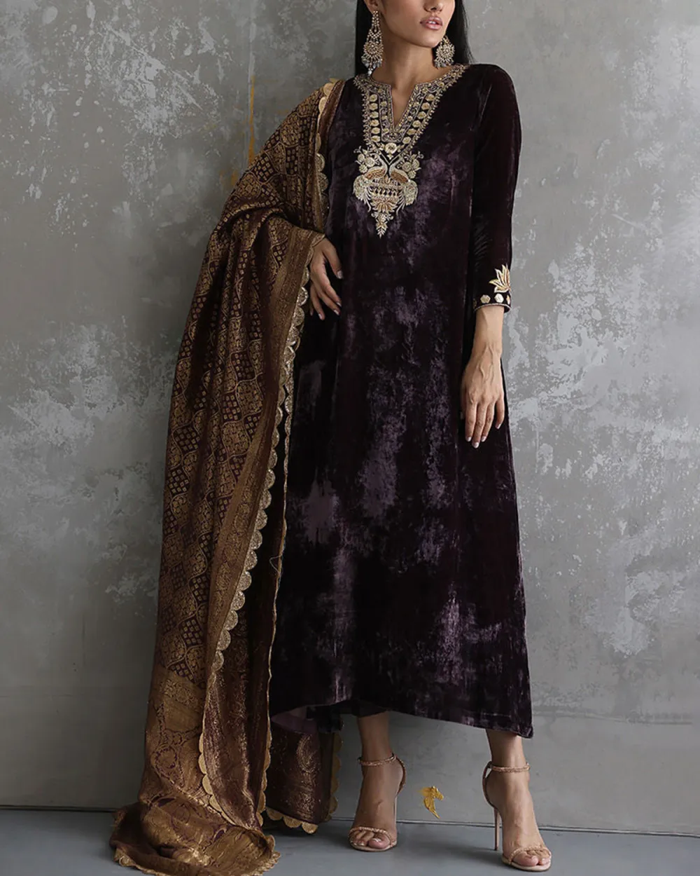 Vintage embroidered velvet kaftan