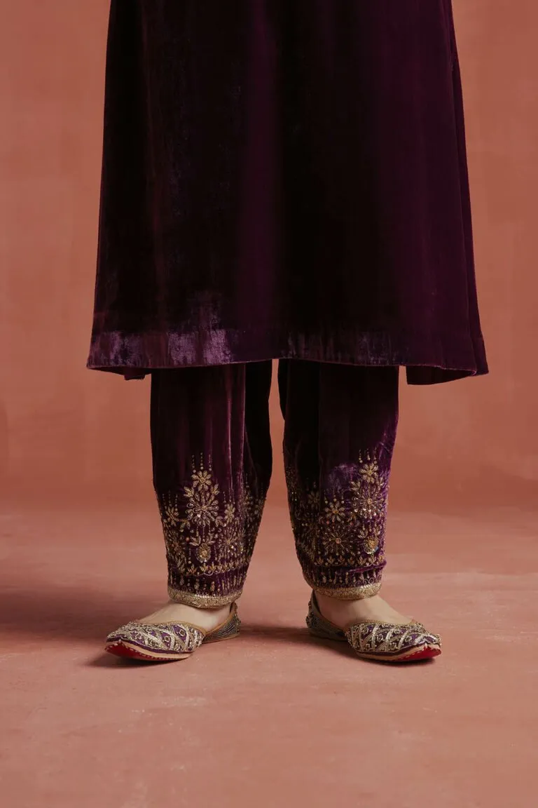 Aitbaar Kurta Set