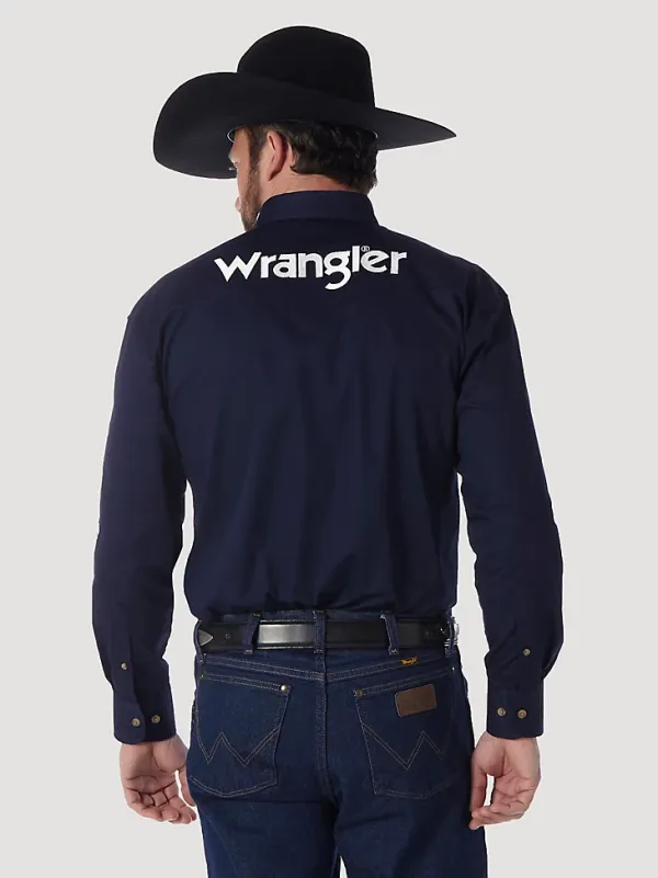 MEN'S WRANGLER® LOGO LONG SLEEVE BUTTON DOWN SOLID SHIRT IN NAVY